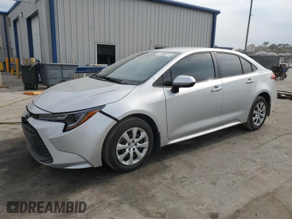 2025 Toyota Corolla LE z VIN 5YFB4MDE5SP277066, wystawiony jako Copart lot #57936575 z przebiegiem 5 449 mil mil oraz Szkoda całkowita • Salvage title. Historia ofert i sprzedaży dostępna na DreamBid. Obrazek 1.