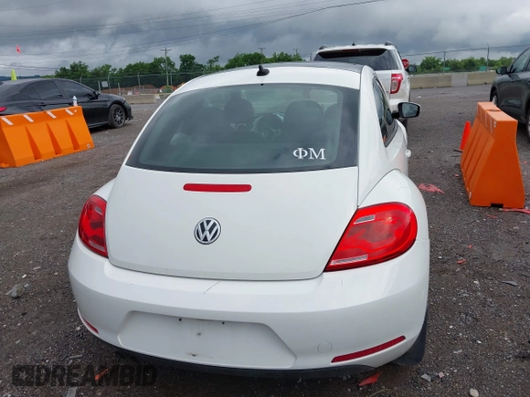 2013 Volkswagen Beetle 2.5L с VIN 3VWJP7AT8DM666427, выставлен на аукционе IAAI как лот 42351089 с пробегом 121 659 миль миль и . История ставок и продаж доступна на DreamBid. Изображение 17.