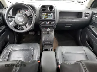 2015 Jeep Patriot High Altitude z VIN 1C4NJPFA7FD349976, wystawiony jako Copart lot #52503355 z przebiegiem 149 809 mil mil oraz Szkoda całkowita • Salvage title. Historia ofert i sprzedaży dostępna na DreamBid. Obrazek 8.