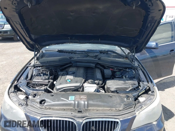2010 BMW 5 Series 528i xDrive z VIN WBANV1C55AC157346, wystawiony jako IAAI lot #42286529 z przebiegiem 148 839 mil mil oraz . Historia ofert i sprzedaży dostępna na DreamBid. Obrazek 10.