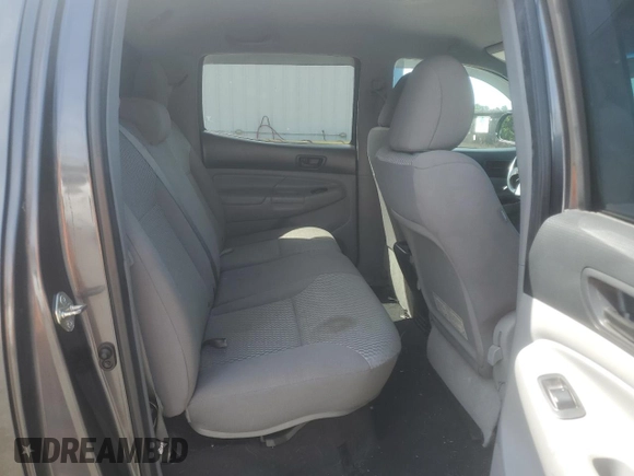 2014 Toyota Tacoma with VIN 3TMLU4EN2EM163797, listed as a Copart auction lot 61078805 with 130,748 mi miles and Salvage title. Bid and sale history available at DreamBid. Image 11.
