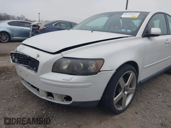 2006 Volvo S40 2.4L with VIN YV1MS390362201768, listed as a IAAI auction lot 41784027 with 224,794 mi miles. Bid and sale history available at carsss.com. Image 6.