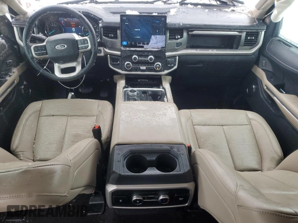 2024 Ford Expedition Max XLT z VIN 1FMJK1J86REA33833, wystawiony jako Copart lot #46241525 z przebiegiem 17 823 mil mil oraz Nie do naprawy • Non repairable. Historia ofert i sprzedaży dostępna na DreamBid. Obrazek 8.
