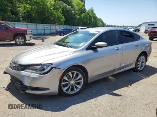 2015 Chrysler 200 S z VIN 1C3CCCBG9FN690122, wystawiony jako Copart lot #56750815 z przebiegiem 195 502 mil mil oraz Szkody całkowita. Historia ofert i sprzedaży dostępna na DreamBid. Obrazek 1.