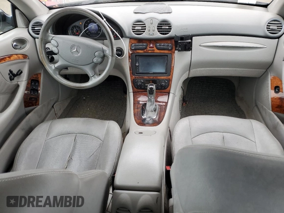 2004 Mercedes-Benz CLK 320 z VIN WDBTK65G44T033117, wystawiony jako Copart lot #84077464 z przebiegiem 92 488 mil mil oraz Tytuł czysty. Historia ofert i sprzedaży dostępna na DreamBid. Obrazek 8.