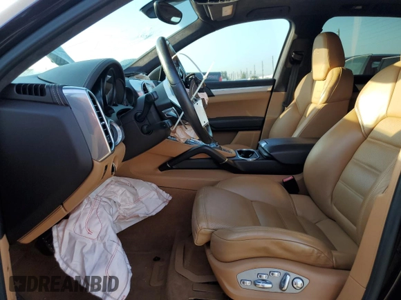 2017 Porsche Cayenne GTS z VIN WP1AD2A25HLA81008, wystawiony jako Copart lot #48987185 z przebiegiem 76 800 mil mil oraz Szkoda całkowita • Salvage title. Historia ofert i sprzedaży dostępna na DreamBid. Obrazek 7.