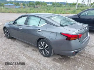 2021 Nissan Altima 2.5 SV with VIN 1N4BL4DV0MN329261, listed as a IAAI auction lot 39970665 with 70,287 mi miles. Bid and sale history available at carsss.com. Image 3.