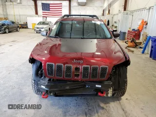 2019 Jeep Cherokee Trailhawk Elite with VIN 1C4PJMBX8KD229146, listed as a Copart auction lot 58832605 with 61,804 mi miles and Non repairable. Bid and sale history available at DreamBid. Image 5.