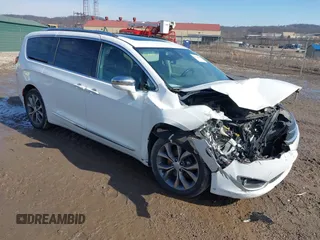 2018 Chrysler Pacifica Limited z VIN 2C4RC1GG9JR195160, wystawiony jako IAAI lot #41584888 z przebiegiem 56 466 mil mil oraz . Historia ofert i sprzedaży dostępna na DreamBid. Obrazek 1.