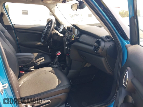2015 MINI Hardtop 4 Door with VIN WMWXS5C56FT831505, listed as a IAAI auction lot 42155398 with 95,693 mi miles and . Bid and sale history available at DreamBid. Image 5.