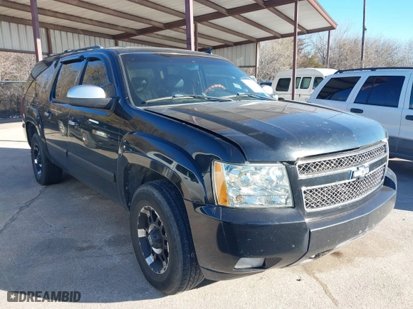 2007 Chevrolet Suburban LT with VIN 3GNFC16077G301103, listed as a IAAI auction lot 41673885 with 196,962 mi miles. Bid and sale history available at carsss.com. Image 1.