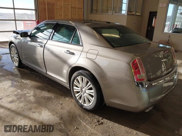 2014 Chrysler 300 C z VIN 2C3CCAKG6EH273214, wystawiony jako IAAI lot #41656641 z przebiegiem 211 121 mil mil oraz . Historia ofert i sprzedaży dostępna na DreamBid. Obrazek 3.