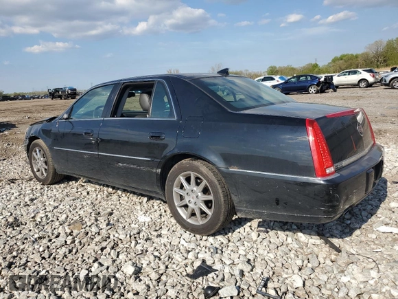 2011 Cadillac DTS Luxury Collection z VIN 1G6KD5E64BU100043, wystawiony jako Copart lot #56124355 z przebiegiem 130 161 mil mil oraz Szkoda całkowita • Salvage title. Historia ofert i sprzedaży dostępna na DreamBid. Obrazek 2.