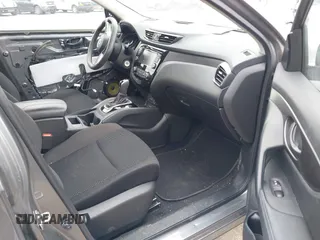 2021 Nissan Rogue S z VIN JN1BJ1AW1MW451751, wystawiony jako IAAI lot #42052428 z przebiegiem 70 437 mil mil oraz . Historia ofert i sprzedaży dostępna na DreamBid. Obrazek 5.