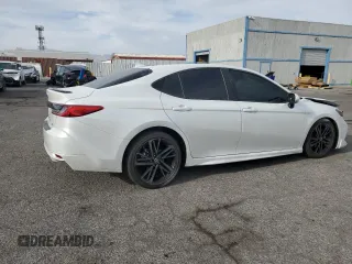 2025 Toyota Camry LE z VIN 4T1DAACK9SU016805, wystawiony jako Copart lot #51182295 z przebiegiem 9 937 mil mil oraz Szkoda całkowita • Salvage title. Historia ofert i sprzedaży dostępna na DreamBid. Obrazek 3.