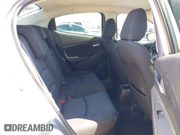 2016 Scion iA z VIN 3MYDLBZV1GY132561, wystawiony jako IAAI lot #42425947 z przebiegiem 94 882 mil mil oraz . Historia ofert i sprzedaży dostępna na DreamBid. Obrazek 8.