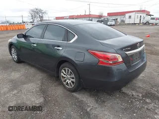 2013 Nissan Altima SV with VIN 1N4AL3AP2DN442155, listed as a IAAI auction lot 41837021 with 181,233 mi miles and . Bid and sale history available at carsss.com. Image 3.