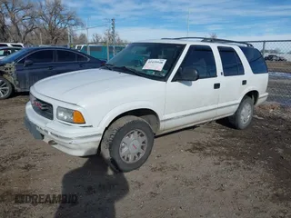 1996 GMC Jimmy SL with VIN 1GKDT13W8T2522192, listed as a IAAI auction lot 41439548 with 262,152 mi miles. Bid and sale history available at carsss.com. Image 2.