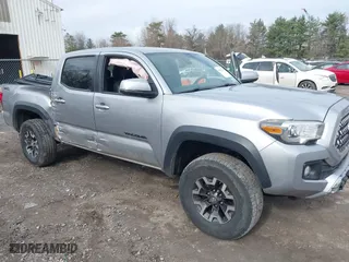 2019 Toyota Tacoma 4WD SR with VIN 5TFCZ5AN8KX168893, listed as a IAAI auction lot 41823745 with 146,557 mi miles. Bid and sale history available at carsss.com. Image 6.