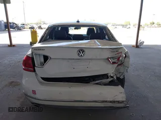 2015 Volkswagen Passat SEL Premium z VIN 1VWCV7A39FC036953, wystawiony jako IAAI lot #42181825 z przebiegiem 118 040 mil mil oraz . Historia ofert i sprzedaży dostępna na DreamBid. Obrazek 16.