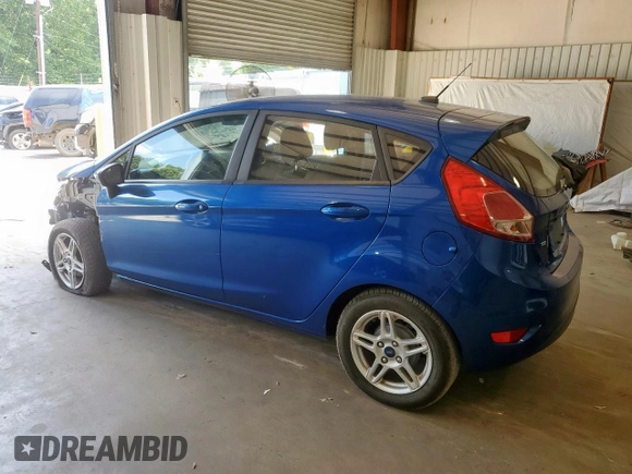 2019 Ford Fiesta SE z VIN 3FADP4EJ4KM142797, wystawiony jako Copart lot #56876095 z przebiegiem 82 545 mil mil oraz Szkoda całkowita • Salvage title. Historia ofert i sprzedaży dostępna na DreamBid. Obrazek 2.
