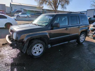 2010 Jeep Patriot Sport z VIN 1J4NT2GB0AD659037, wystawiony jako Copart lot #51346725 z przebiegiem 179 463 mil mil oraz Szkoda całkowita • Salvage title. Historia ofert i sprzedaży dostępna na DreamBid. Obrazek 1.