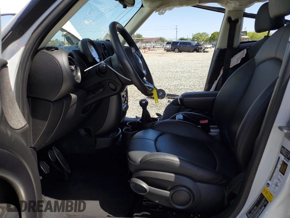 2013 MINI Countryman S ALL4 z VIN WMWZC5C56DWM16296, wystawiony jako Copart lot #56985615 z przebiegiem 63 858 mil mil oraz Szkoda całkowita • Salvage title. Historia ofert i sprzedaży dostępna na DreamBid. Obrazek 7.