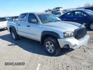 2006 Dodge Dakota SLT with VIN 1D7HE48N76S640351, listed as a IAAI auction lot 41121248 with 155,463 mi miles. Bid and sale history available at carsss.com. Image 1.