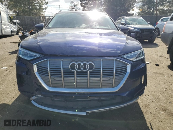 2021 Audi e-tron Premium z VIN WA1AAAGE9MB023564, wystawiony jako Copart lot #43758054 z przebiegiem 28 448 mil mil oraz Szkody całkowita. Historia ofert i sprzedaży dostępna na DreamBid. Obrazek 5.