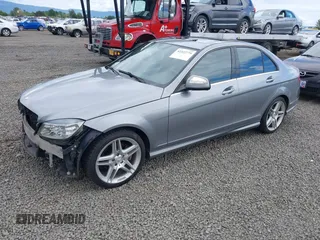 2008 Mercedes-Benz C 300 Sport z VIN WDDGF54X88R014131, wystawiony jako IAAI lot #42322775 z przebiegiem 153 237 mil mil oraz . Historia ofert i sprzedaży dostępna na DreamBid. Obrazek 2.