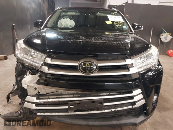 2018 Toyota Highlander SE with VIN 5TDJZRFH9JS494224, listed as a IAAI auction lot 42402768 with 49,912 mi miles and . Bid and sale history available at DreamBid. Image 6.