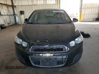 2016 Chevrolet Sonic LS z VIN 1G1JA5SH6G4185877, wystawiony jako Copart lot #42243525 z przebiegiem 117 903 mil mil oraz Szkoda całkowita • Salvage title. Historia ofert i sprzedaży dostępna na DreamBid. Obrazek 5.
