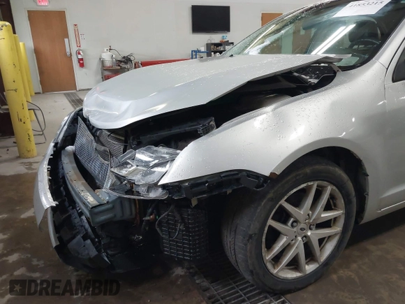 2010 Ford Fusion SEL with VIN 3FAHP0JA6AR427888, listed as a IAAI auction lot 41853215 with 186,581 mi miles. Bid and sale history available at carsss.com. Image 6.