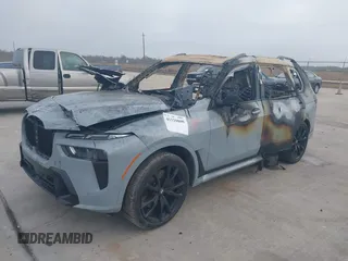 2024 BMW X7 xDrive40i z VIN 5UX23EM08R9W15958, wystawiony jako IAAI lot #41129800 z przebiegiem Nie podano mil oraz . Historia ofert i sprzedaży dostępna na DreamBid. Obrazek 16.