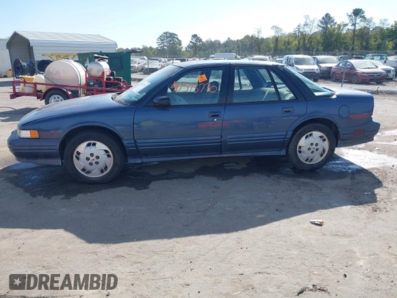 1997 Oldsmobile Cutlass Supreme S z VIN 1G3WH52M3VF338576, wystawiony jako IAAI lot #40573770 z przebiegiem 105 806 mil mil oraz . Historia ofert i sprzedaży dostępna na DreamBid. Obrazek 14.