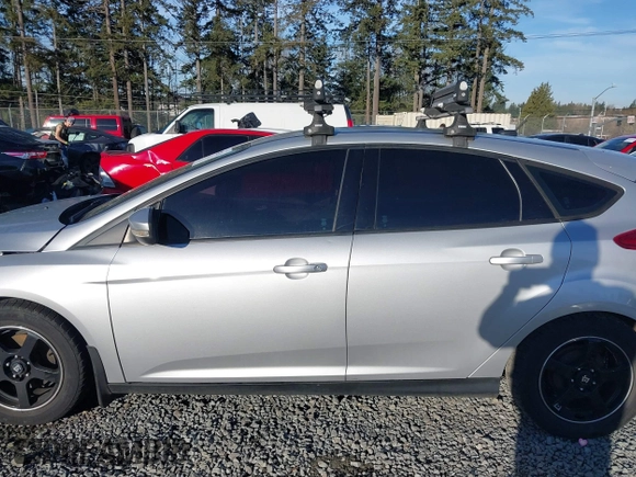 2014 Ford Focus SE z VIN 1FADP3K24EL399942, wystawiony jako IAAI lot #41697216 z przebiegiem 112 393 mil mil oraz . Historia ofert i sprzedaży dostępna na DreamBid. Obrazek 15.
