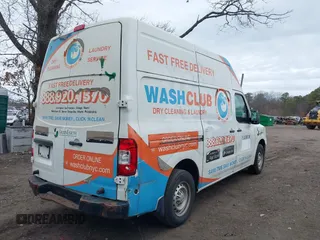 2017 Nissan NV Cargo SV z VIN 1N6BF0LY1HN803470, wystawiony jako IAAI lot #41729980 z przebiegiem 93 919 mil mil oraz . Historia ofert i sprzedaży dostępna na DreamBid. Obrazek 4.