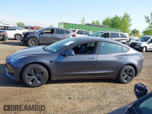 2022 Tesla Model 3 Long Range z VIN 5YJ3E1EB2NF183893, wystawiony jako IAAI lot #42130396 z przebiegiem 25 552 mil mil oraz . Historia ofert i sprzedaży dostępna na DreamBid. Obrazek 14.
