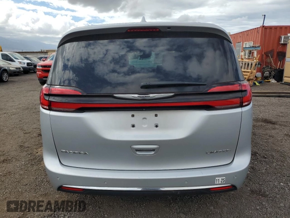 2022 Chrysler Pacifica Limited with VIN 2C4RC1GG7NR175799, listed as a Copart auction lot 63038045 with 32,317 mi miles and Clean title. Bid and sale history available at DreamBid. Image 6.