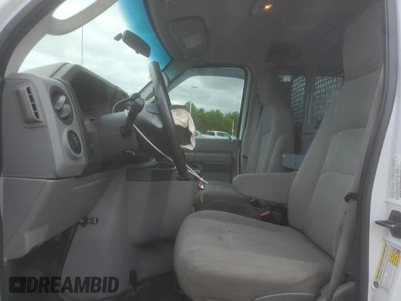 2013 Ford Econoline Cargo Commercial z VIN 1FTNE2EW7DDA53888, wystawiony jako Copart lot #58462125 z przebiegiem 137 664 mil mil oraz Szkoda całkowita • Salvage title. Historia ofert i sprzedaży dostępna na DreamBid. Obrazek 7.