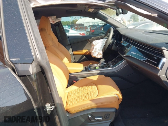 2024 Audi RS Q8 z VIN WU1ARBF15RD005841, wystawiony jako IAAI lot #42187837 z przebiegiem 8 379 mil mil oraz . Historia ofert i sprzedaży dostępna na DreamBid. Obrazek 5.