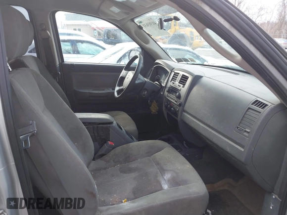 2006 Dodge Dakota SLT with VIN 1D7HW48K16S682999, listed as a IAAI auction lot 41303631 with 133,864 mi miles. Bid and sale history available at carsss.com. Image 5.