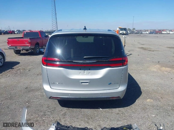 2024 Chrysler Pacifica Hybrid Select with VIN 2C4RC1S72RR156865, listed as a IAAI auction lot 41774883 with NaN miles. Bid and sale history available at carsss.com. Image 17.