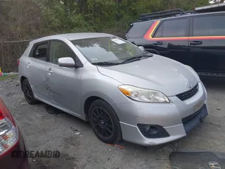 2009 Toyota Matrix S z VIN 2T1KE40E89C020335, wystawiony jako IAAI lot #42399155 z przebiegiem 71 085 mil mil oraz . Historia ofert i sprzedaży dostępna na DreamBid. Obrazek 1.