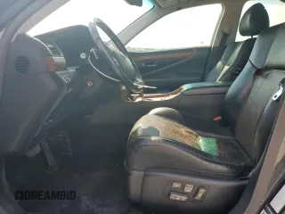 2011 Lexus LS 460 z VIN JTHBL5EF8B5103696, wystawiony jako Copart lot #53824455 z przebiegiem 118 705 mil mil oraz Szkoda całkowita • Salvage title. Historia ofert i sprzedaży dostępna na DreamBid. Obrazek 7.