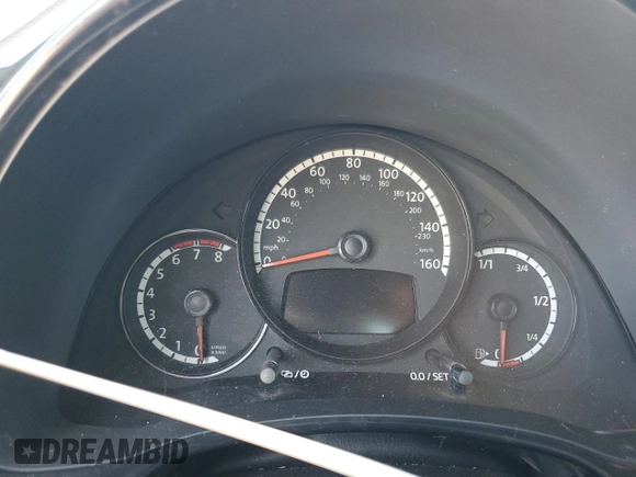 2014 Volkswagen Beetle Entry z VIN 3VWF17AT0EM658329, wystawiony jako Copart lot #55049025 z przebiegiem Nie podano mil oraz Szkoda całkowita • Salvage title. Historia ofert i sprzedaży dostępna na DreamBid. Obrazek 9.