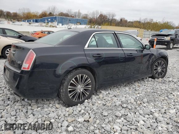 2013 Chrysler 300 S z VIN 2C3CCAGT4DH741560, wystawiony jako Copart lot #78879594 z przebiegiem 161 647 mil mil oraz Szkoda całkowita • Salvage title. Historia ofert i sprzedaży dostępna na DreamBid. Obrazek 3.