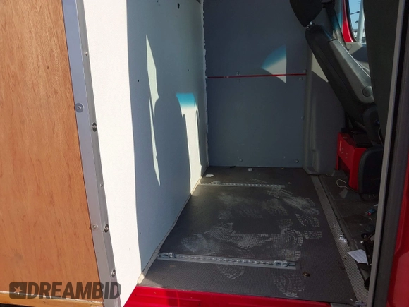 2010 Mercedes-Benz Sprinter Cargo with VIN WD3PE8CC1A5463414, listed as a IAAI auction lot 40383391 with 47,296 mi miles. Bid and sale history available at carsss.com. Image 8.