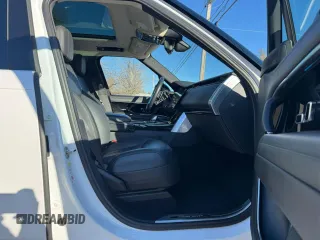 2023 Land Rover Range Rover SE z VIN SALKPBFU8PA009035, wystawiony jako Copart lot #46797635 z przebiegiem 37 025 mil mil oraz Czysty tytuł • Clean title. Historia ofert i sprzedaży dostępna na DreamBid. Obrazek 5.