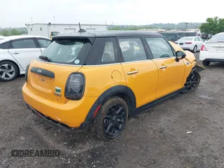 2015 MINI Hardtop 4 Door z VIN WMWXS5C54FT833253, wystawiony jako IAAI lot #42247647 z przebiegiem Nie podano mil oraz . Historia ofert i sprzedaży dostępna na DreamBid. Obrazek 4.